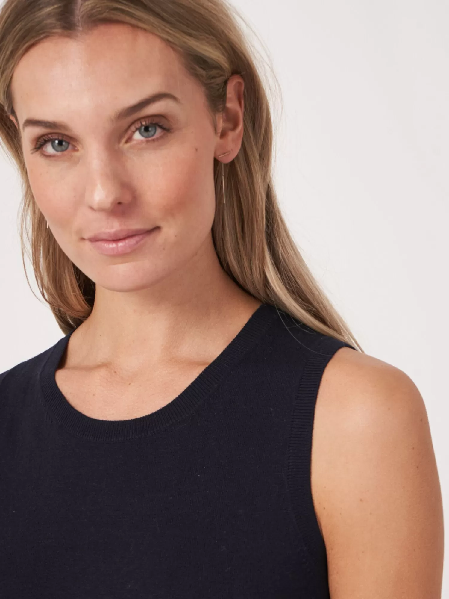 basic_fijn_gebreid_top_in_katoenmix_2-2.webp REPEAT cashmere Tops*Basic fijn gebreid top in katoenmix Navy