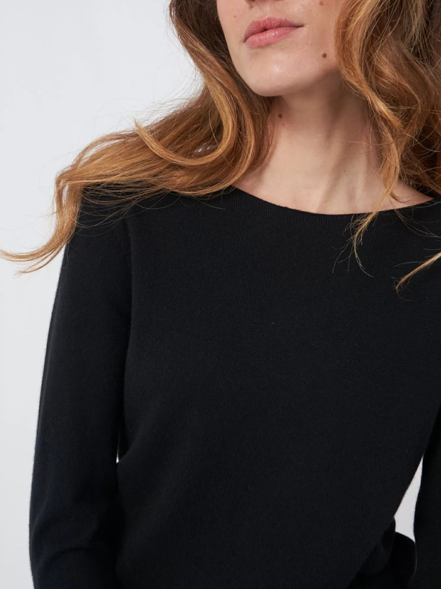 basic_organisch_cashmere_boothals_trui_2-7.webp REPEAT cashmere Organic Cashmere | Truien*Basic organisch cashmere boothals trui Black