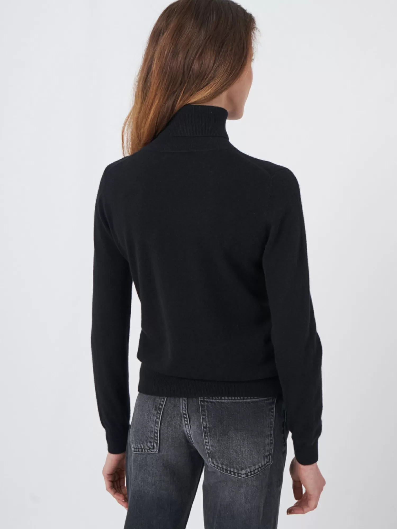 basic_organisch_cashmere_trui_met_rolkraag_3-10.webp REPEAT cashmere Truien | Organic Cashmere*Basic organisch cashmere trui met rolkraag Black