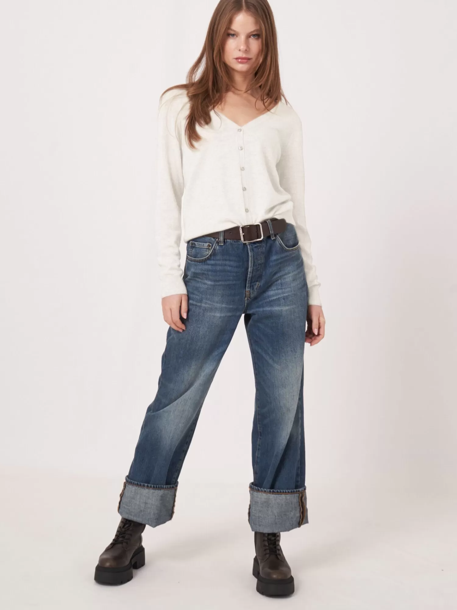 basic_organisch_cashmere_vest_met_vhals_4-6.webp REPEAT cashmere Vesten | Vesten*Basic organisch cashmere vest met V-hals Cream