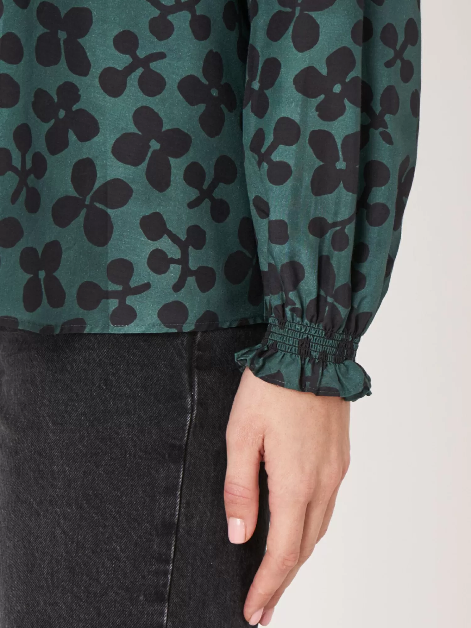 blouse_met_bloemenprint_van_katoenzijdemix_2-3.webp REPEAT cashmere Blouses*Blouse met bloemenprint van katoen-zijde-mix Kelp