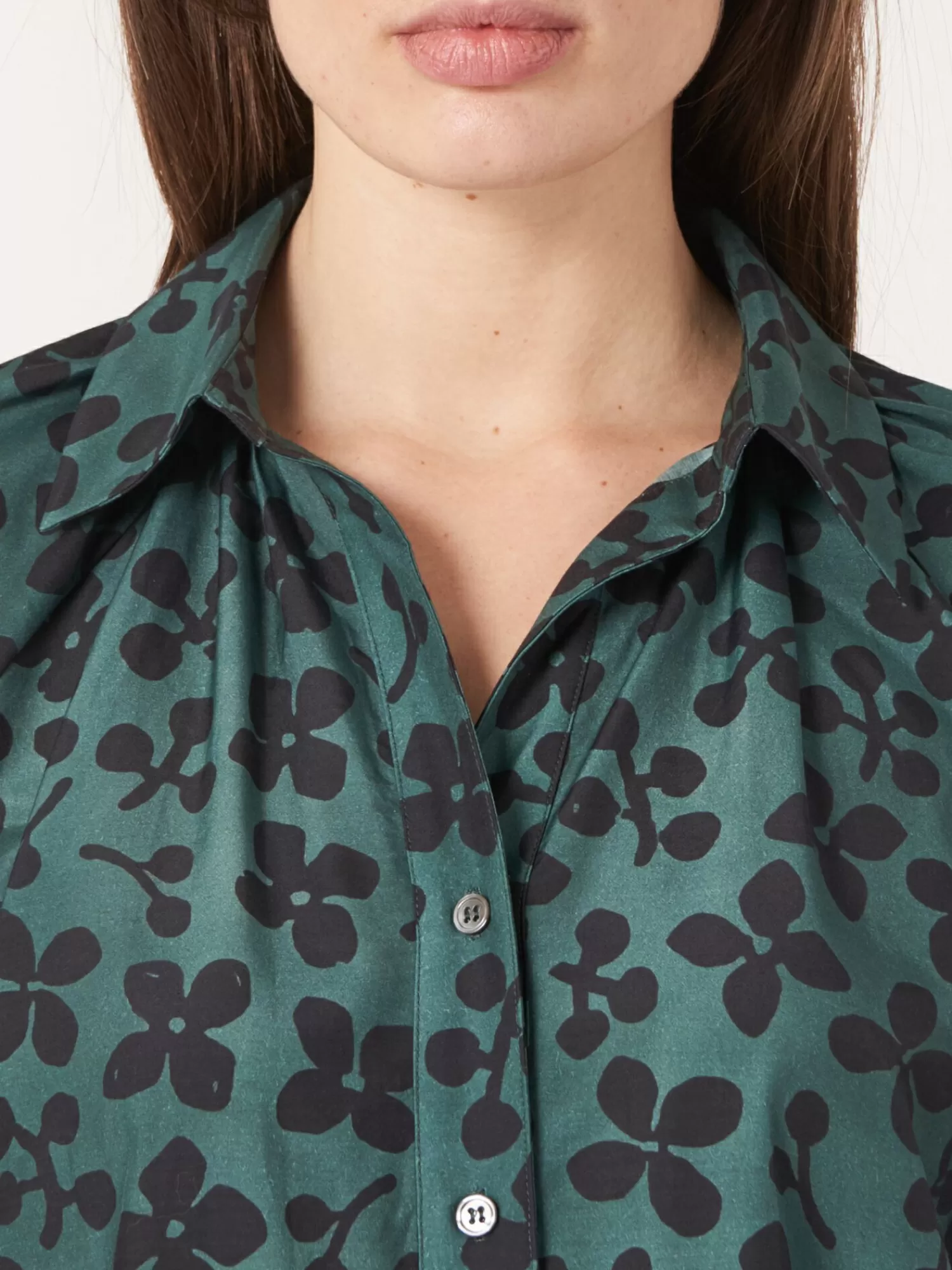 blouse_met_bloemenprint_van_katoenzijdemix_3-3.webp REPEAT cashmere Blouses*Blouse met bloemenprint van katoen-zijde-mix Kelp