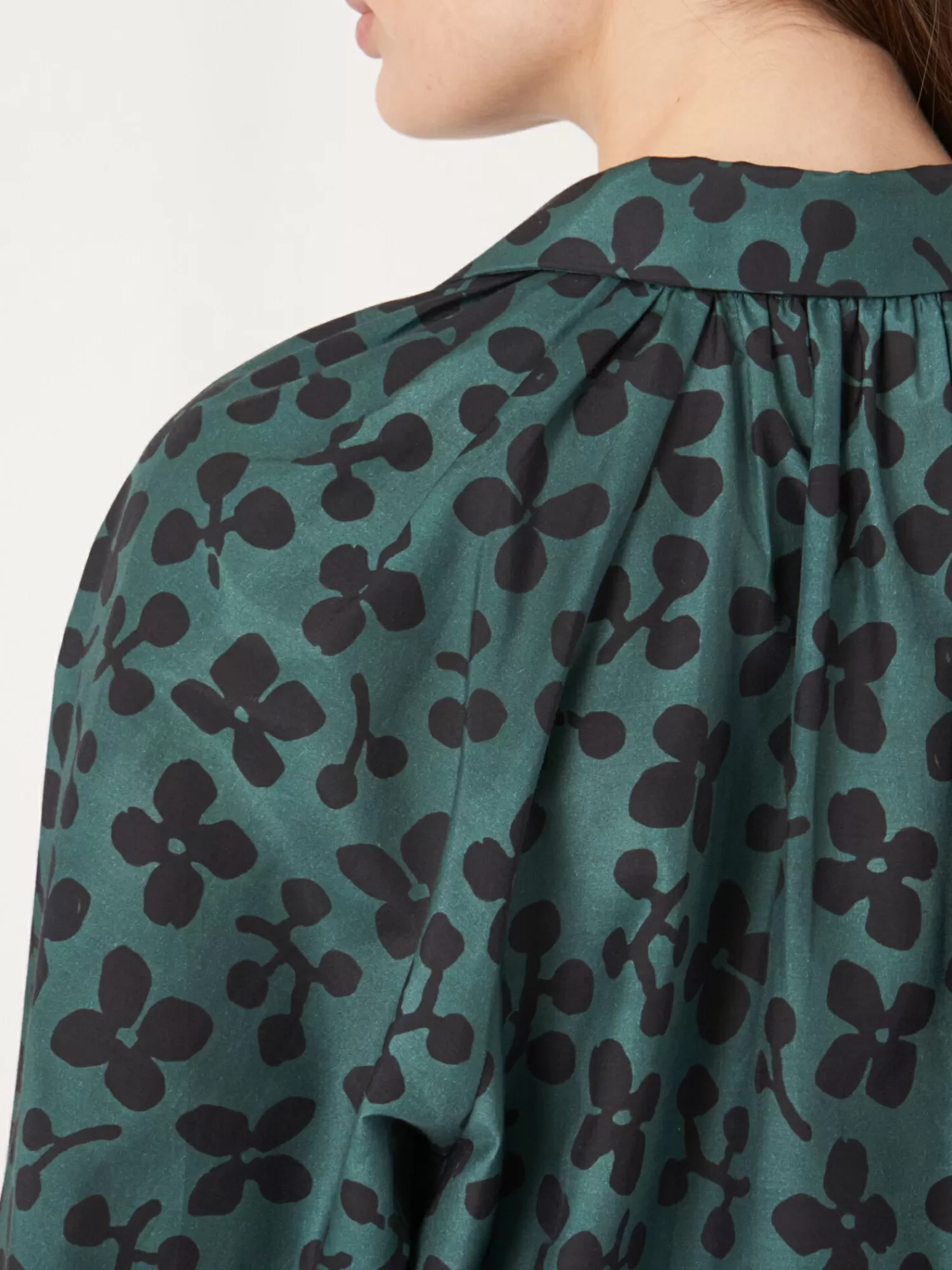 blouse_met_bloemenprint_van_katoenzijdemix_4-3.webp REPEAT cashmere Blouses*Blouse met bloemenprint van katoen-zijde-mix Kelp