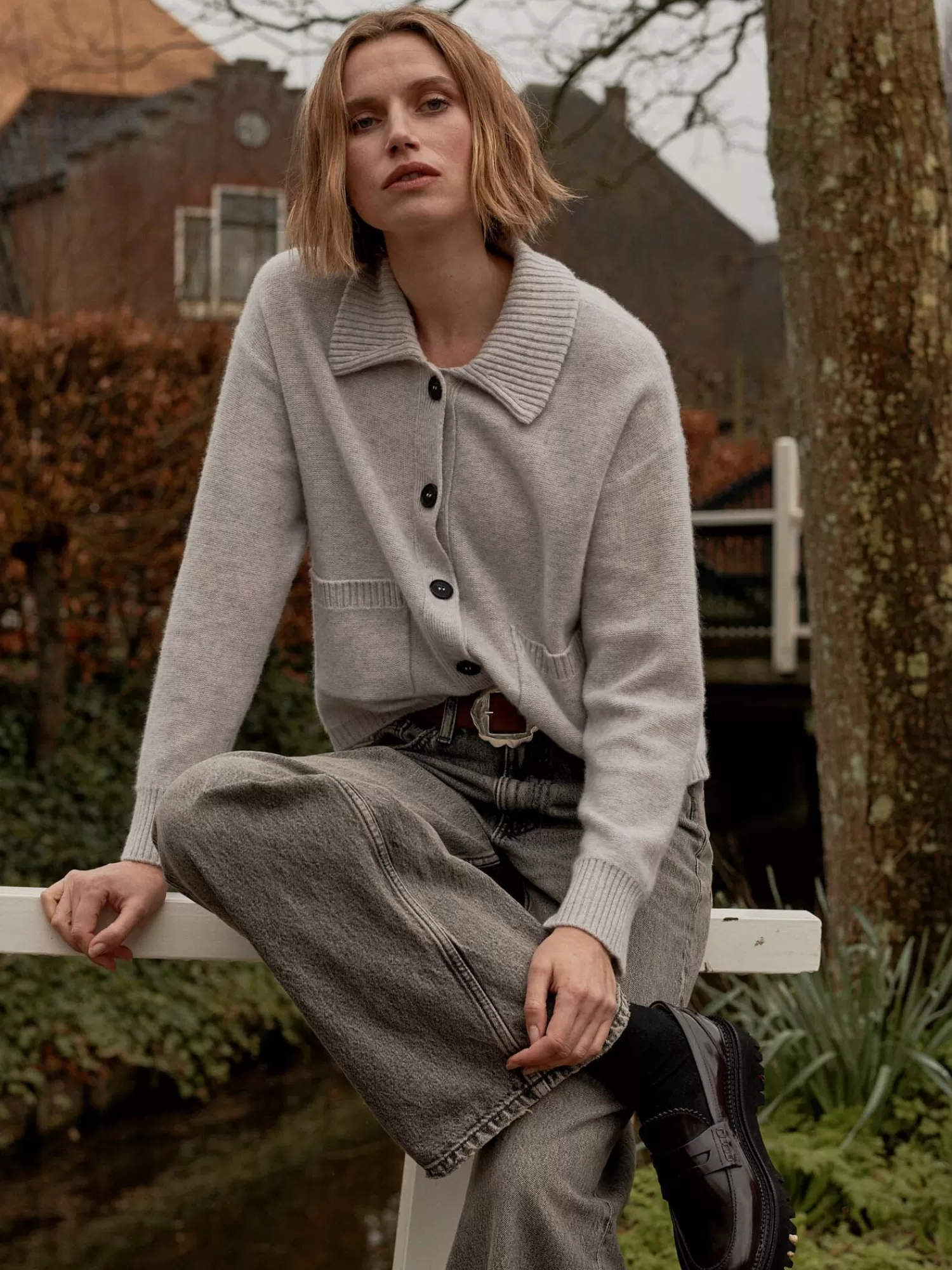 REPEAT cashmere Vesten*Cashmere cardigan met polokraag Snow