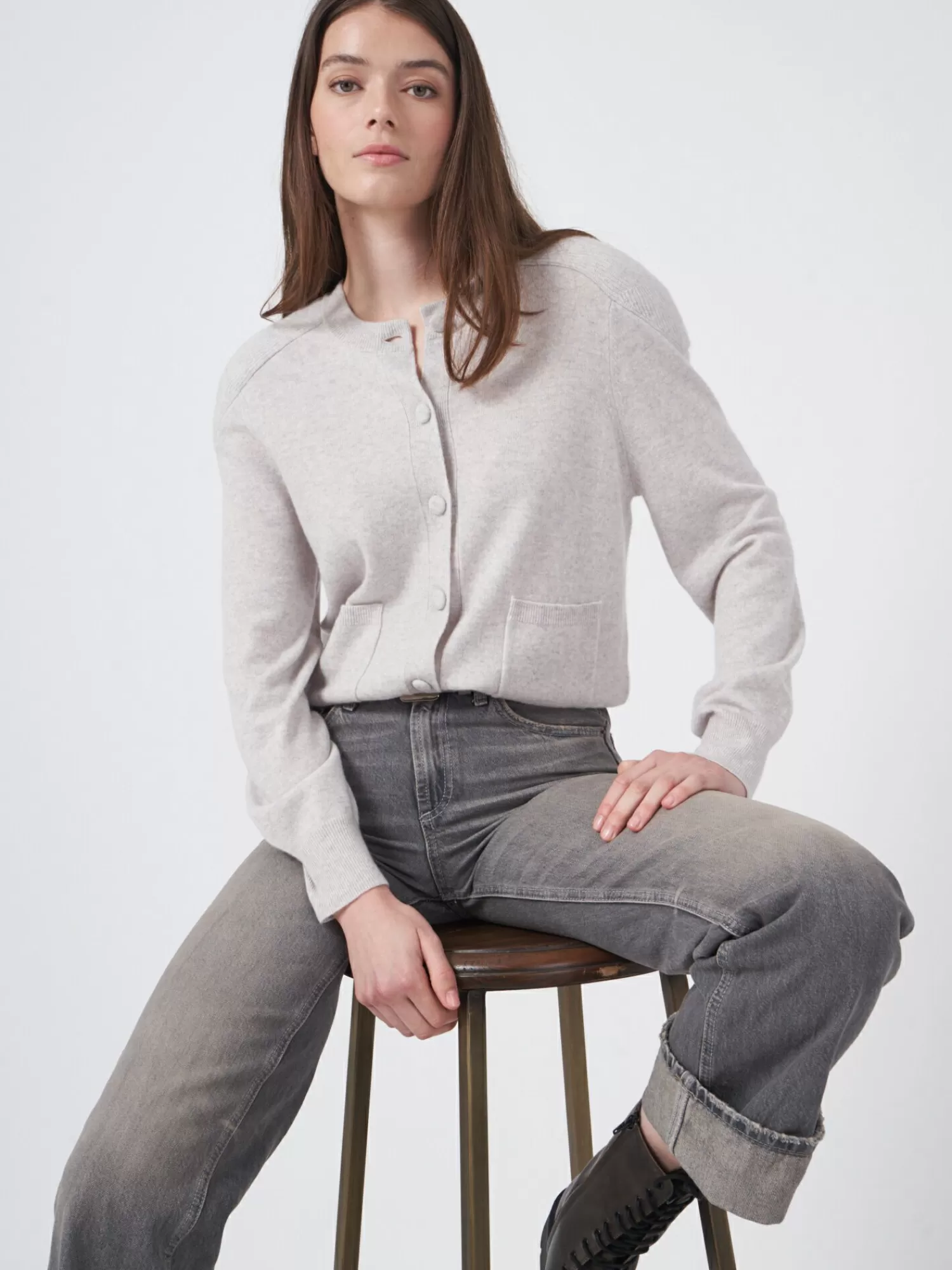 REPEAT cashmere Vesten*Cashmere vest met knopen en schouderdetail Snow