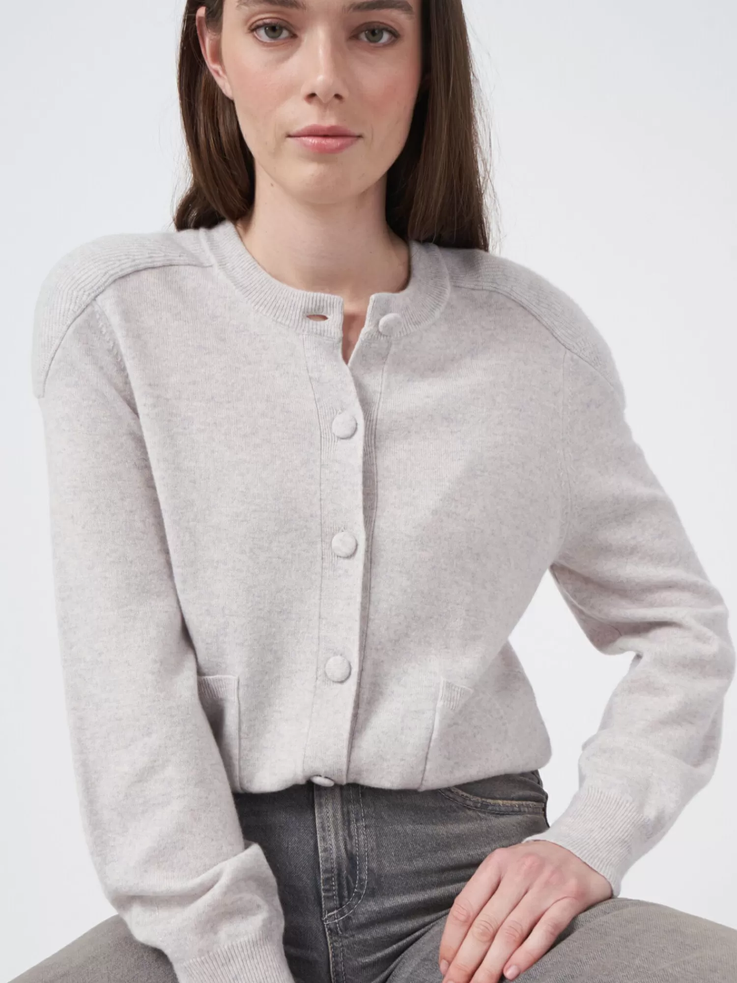 REPEAT cashmere Vesten*Cashmere vest met knopen en schouderdetail Snow