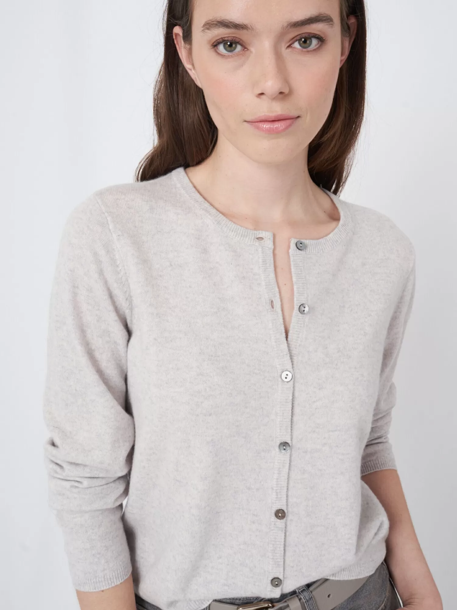 REPEAT cashmere Vesten*Fijn gebreid cashmere vest met knoopsluiting Snow