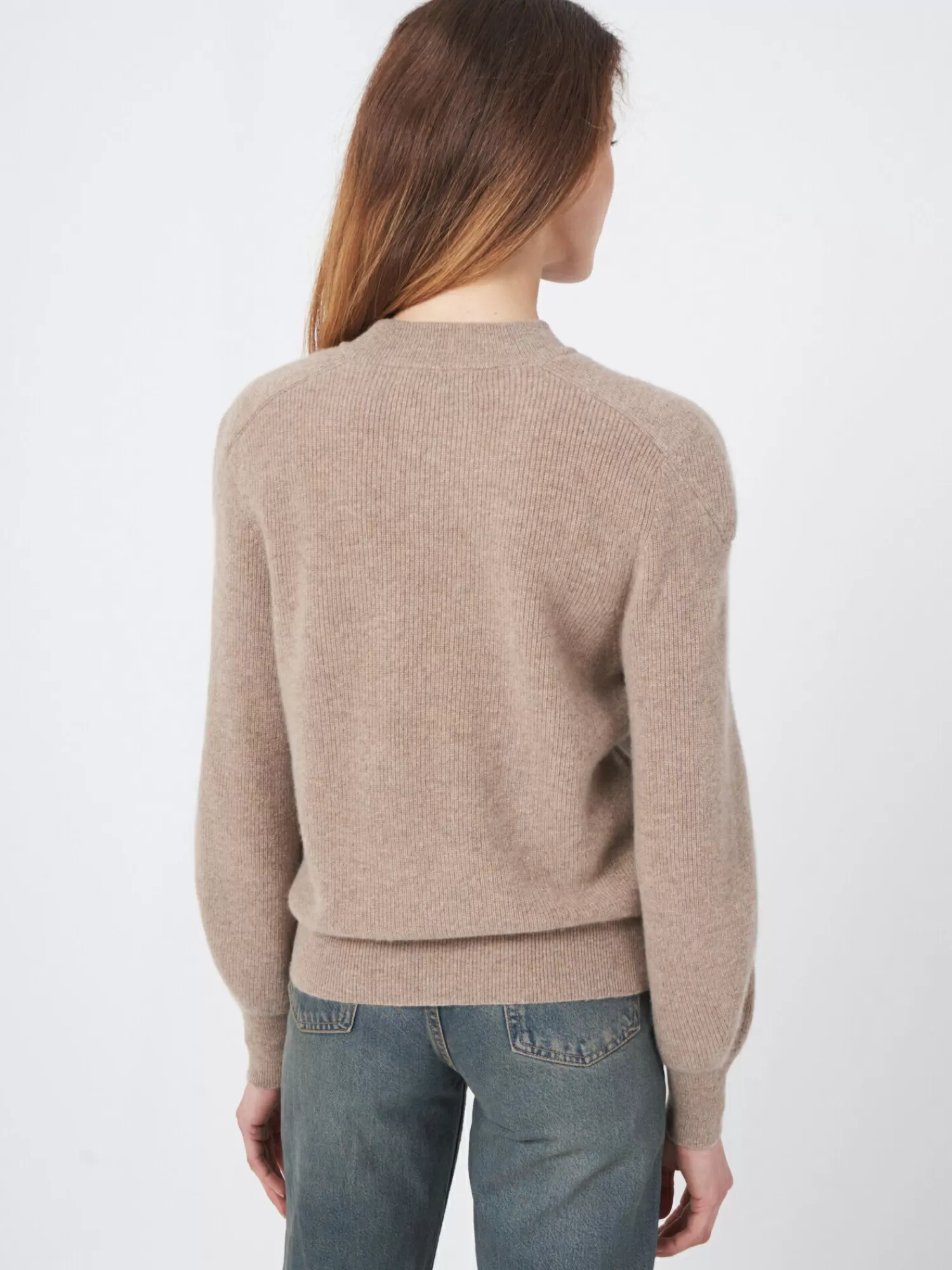 fijn_ribgebreide_cashmere_sweater_4-3.webp REPEAT cashmere Organic Cashmere | Truien*Fijn ribgebreide cashmere sweater Taupe