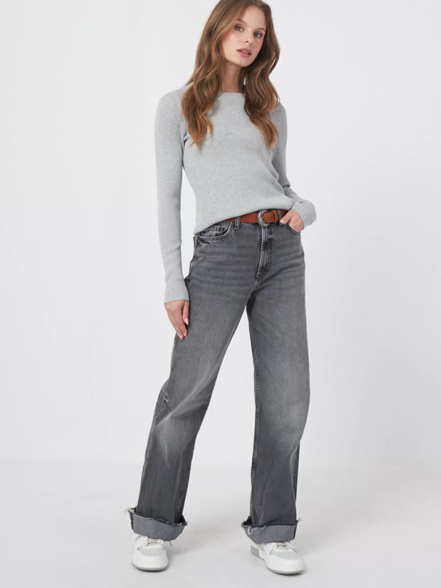 fijn_ribgebreide_trui_met_ronde_halse_van_katoenmix_2-5.webp REPEAT cashmere Truien*Fijn ribgebreide trui met ronde halse van katoenmix Grey