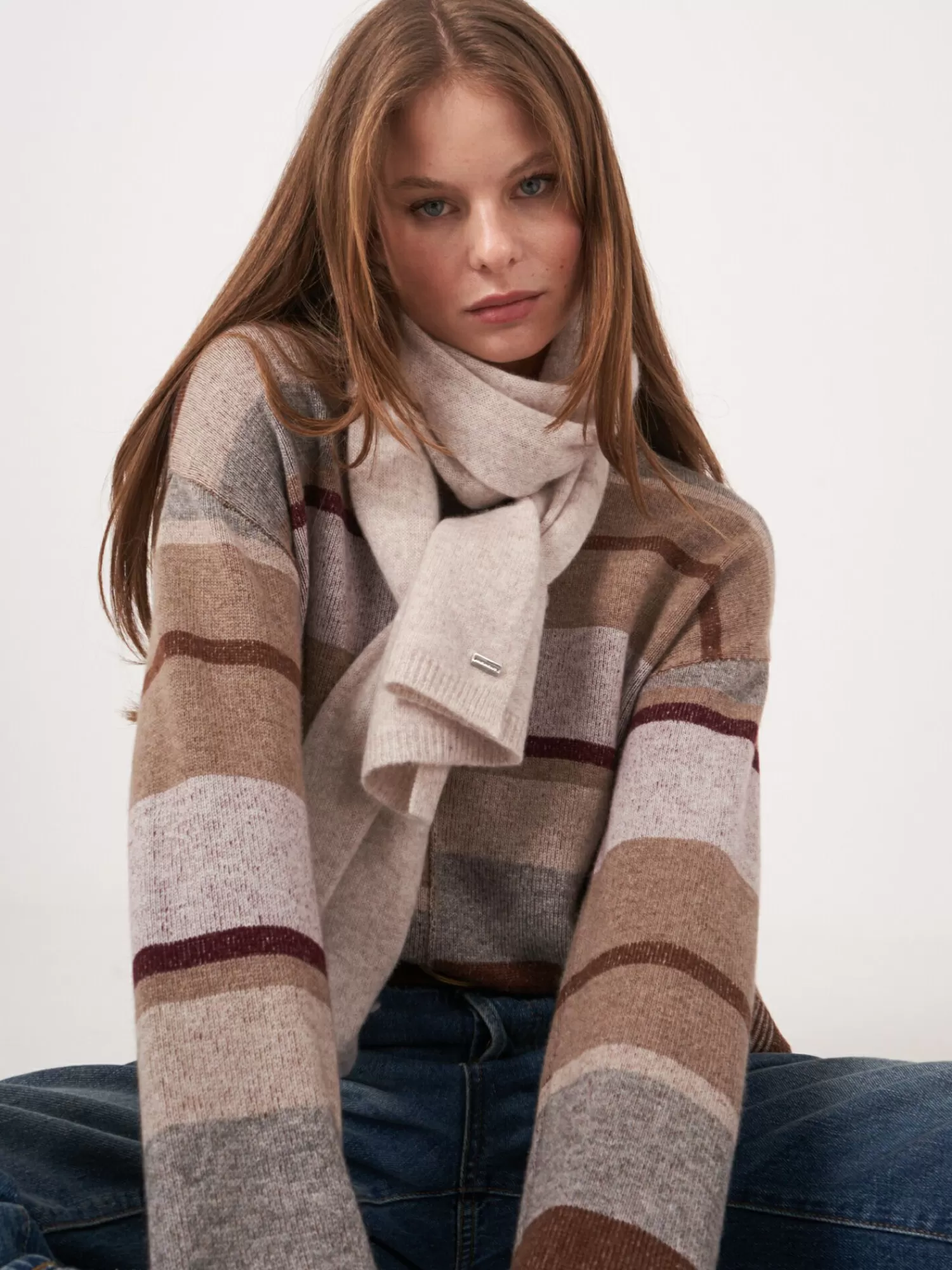 fijngebreide_organisch_cashmere_sjaal_2-7.webp REPEAT cashmere Sjaals | Organic Cashmere*Fijngebreide organisch cashmere sjaal Beige