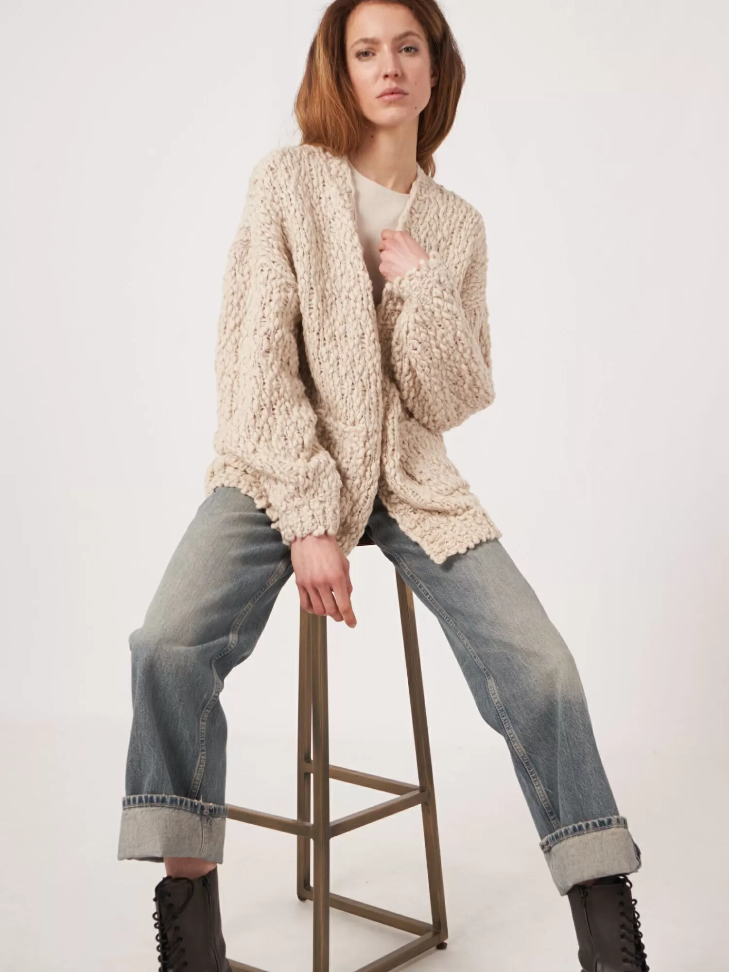 REPEAT cashmere Vesten*Grofgebreide cardigan van Italiaanse wolmix Ivory