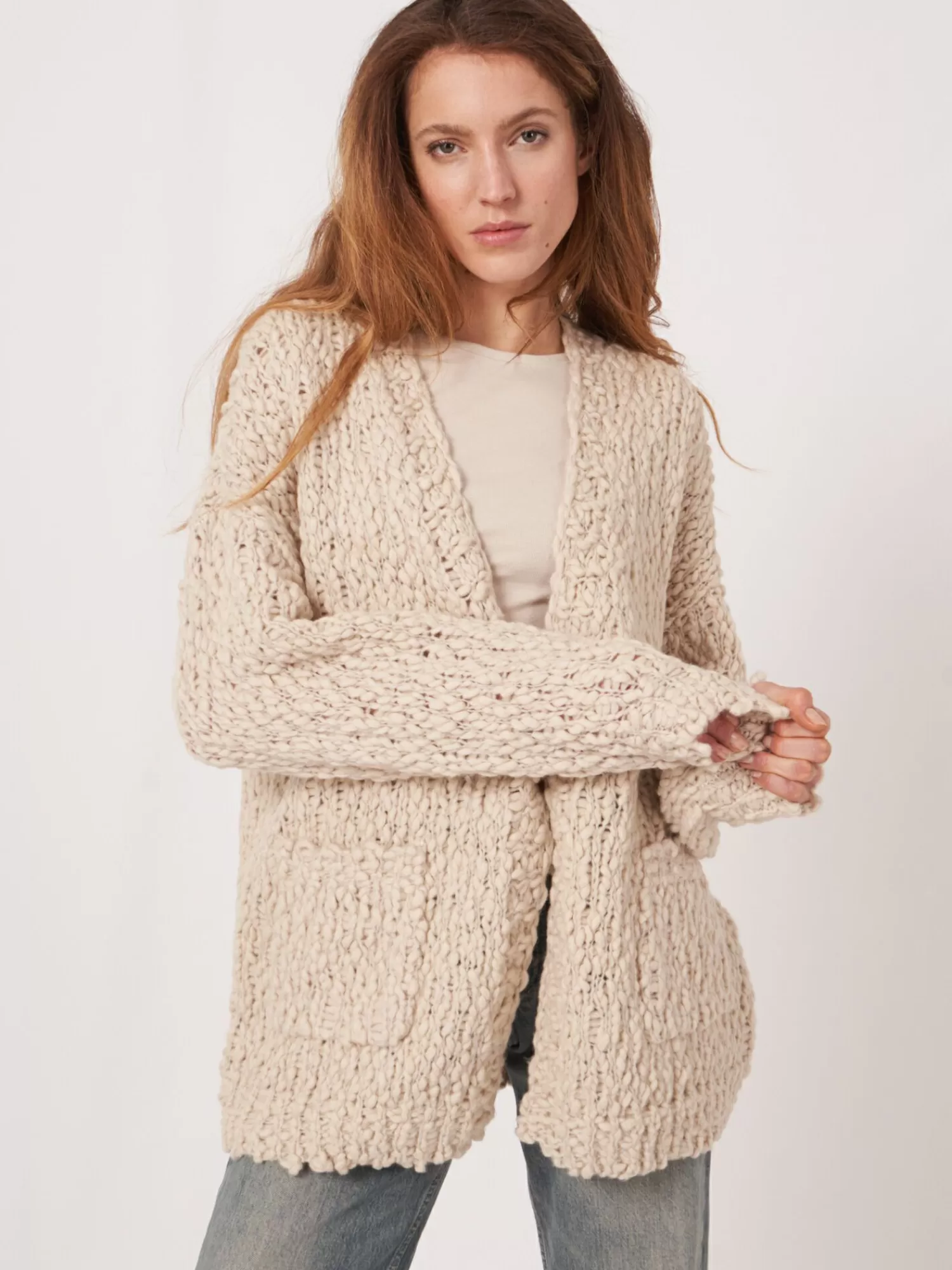 REPEAT cashmere Vesten*Grofgebreide cardigan van Italiaanse wolmix Ivory