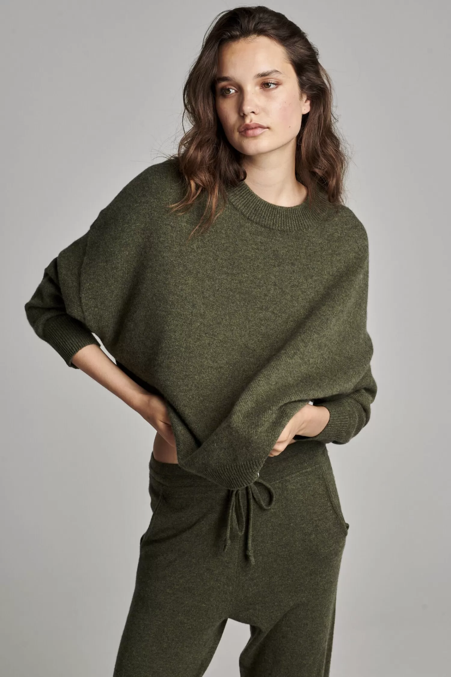 REPEAT cashmere Truien*Oversized cashmere trui Khaki