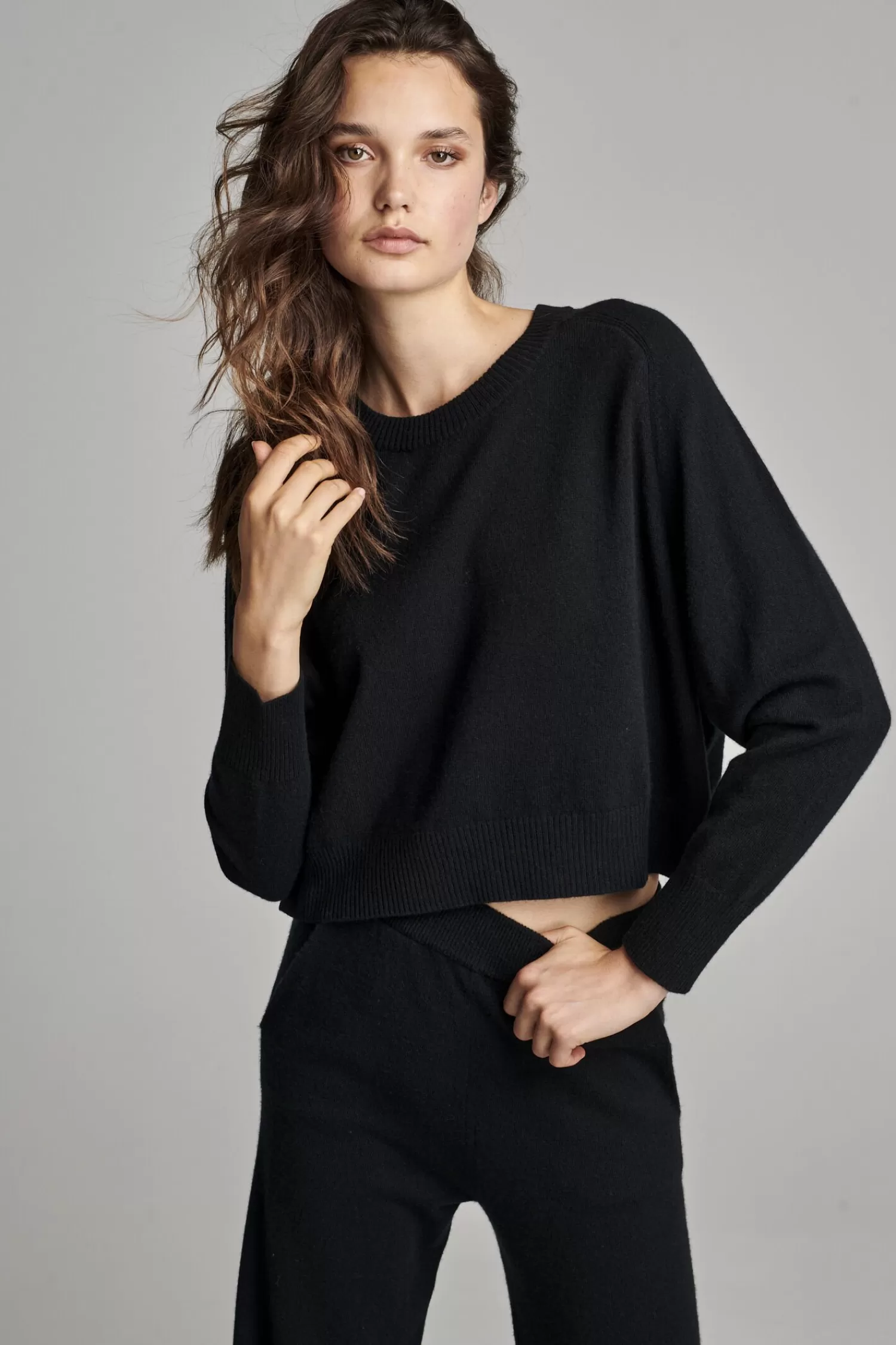 REPEAT cashmere Truien*Oversized cashmere trui met ronde hals Black