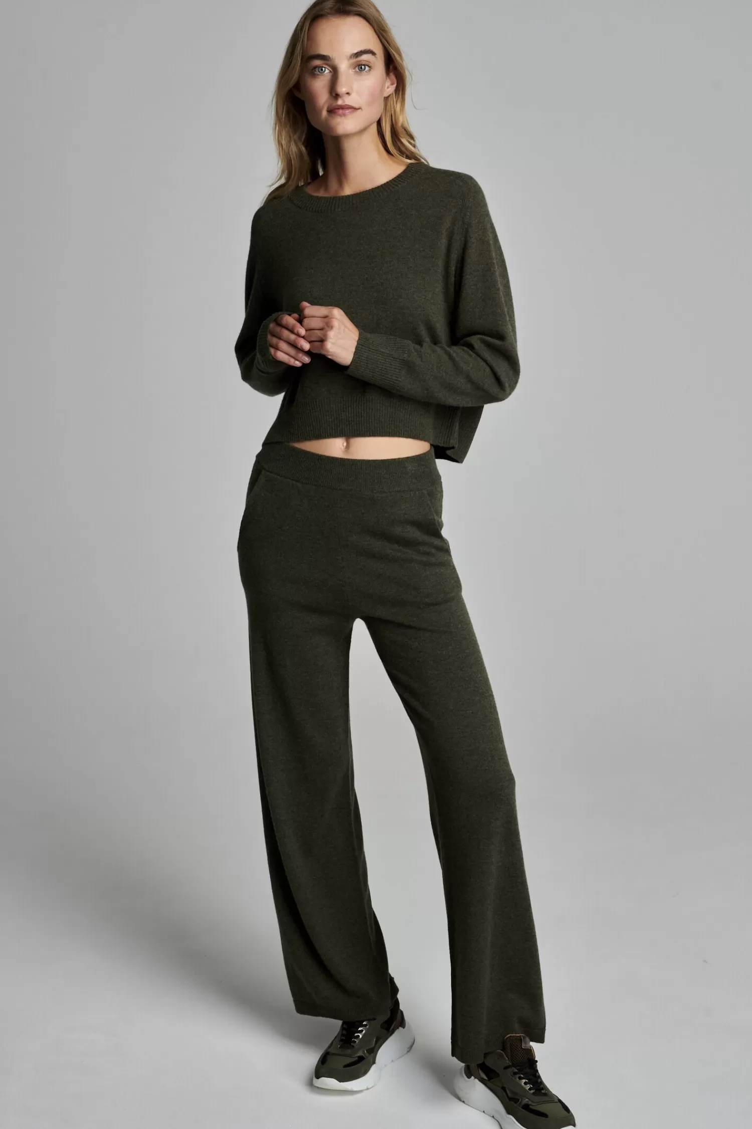 REPEAT cashmere Truien*Oversized cashmere trui met ronde hals Khaki