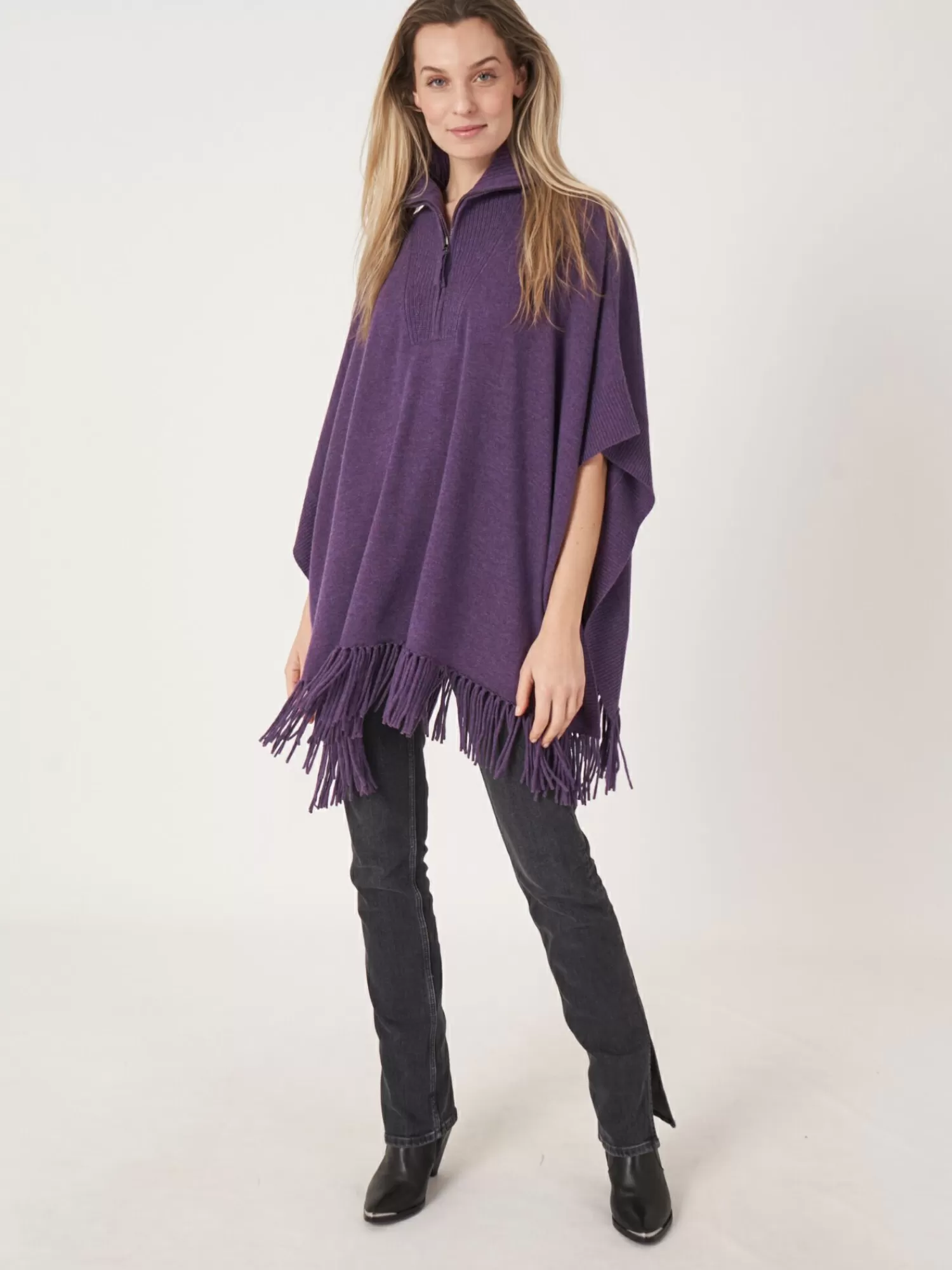 poncho_met_franje_en_ritskraag_6-1.webp REPEAT cashmere Poncho's*Poncho met franje en ritskraag Amethyst