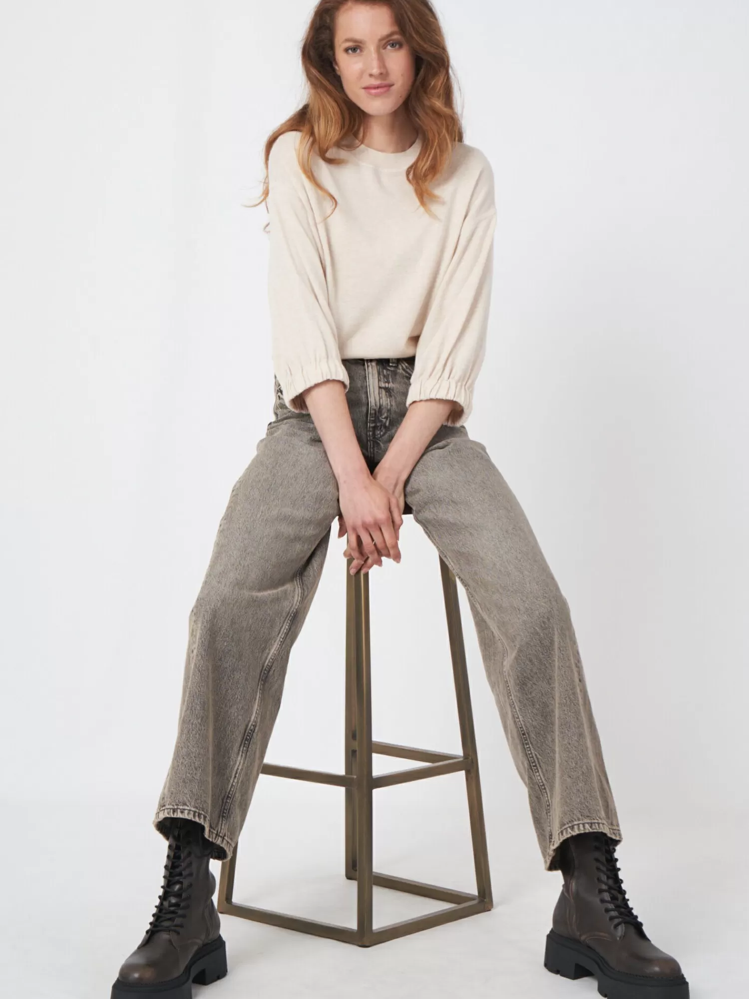 REPEAT cashmere Truien*Super fijn gebreide trui met oversized mouwen van cashmere mix LtBeige