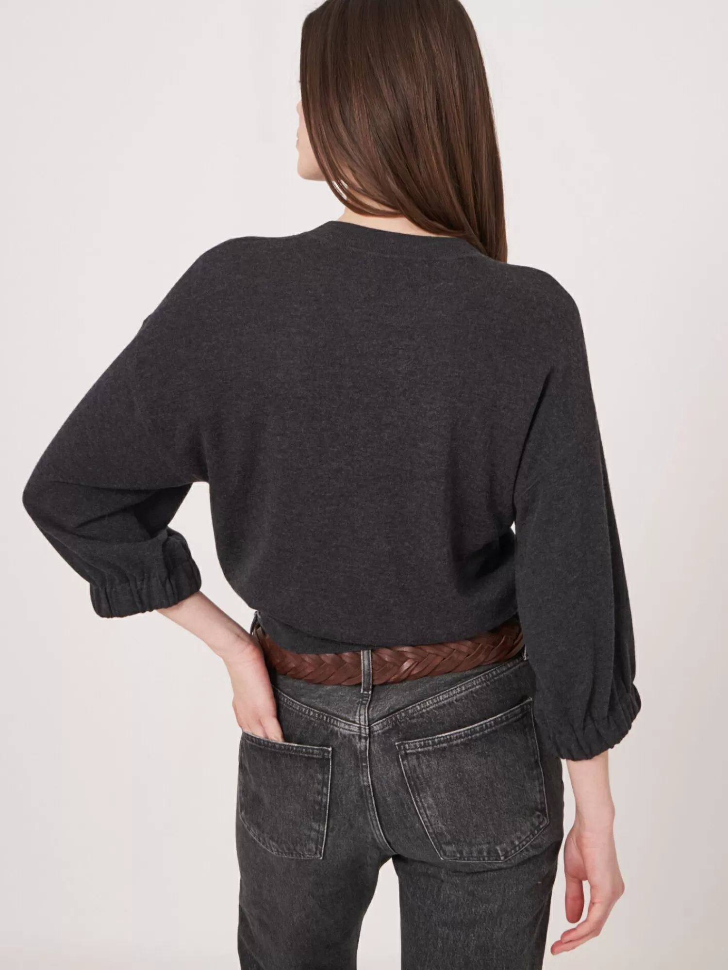 super_fijn_gebreide_trui_met_oversized_mouwen_van_cashmere_mix_3-2.webp REPEAT cashmere Truien*Super fijn gebreide trui met oversized mouwen van cashmere mix DarkGrey